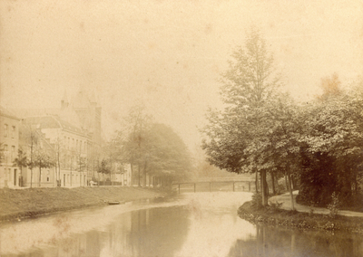 222830 Gezicht op de Stadsbuitengracht te Utrecht met links de Maliesingel en op de achtergrond de Abstederbrug.